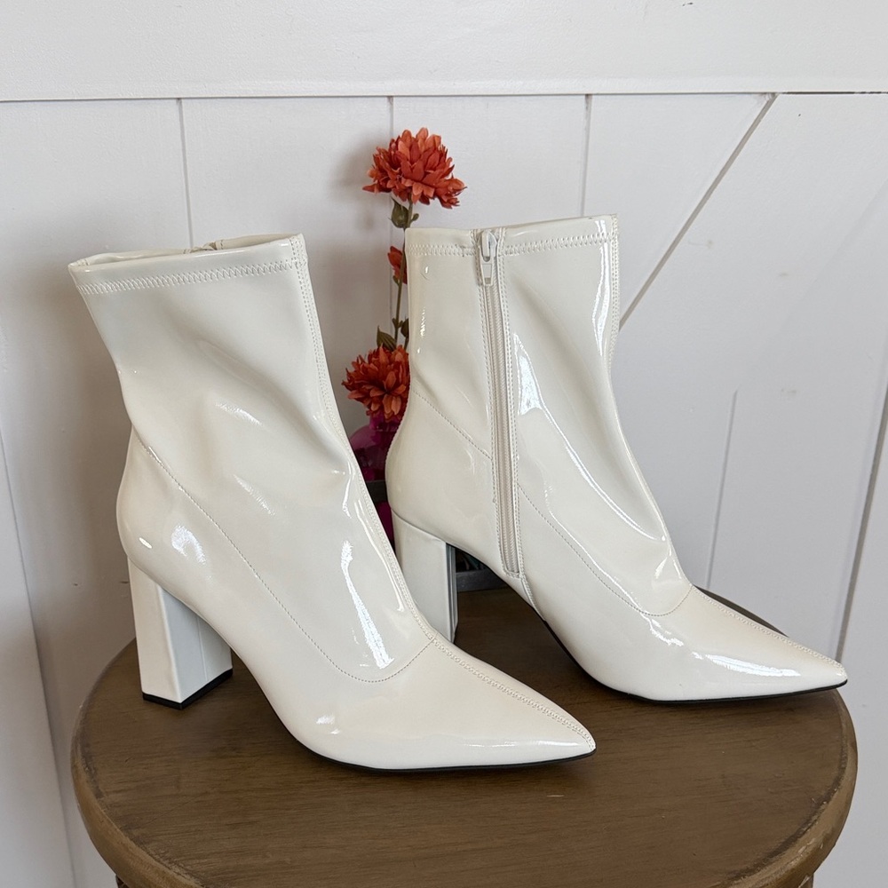 NWOT Wild Pair Illoise Patent Glossy Block Heeled Booties, White, Size 11